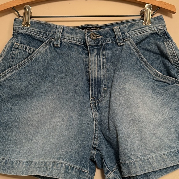 not you Mother’s shorts😉 Adorable Summer shorts - Picture 3 of 4